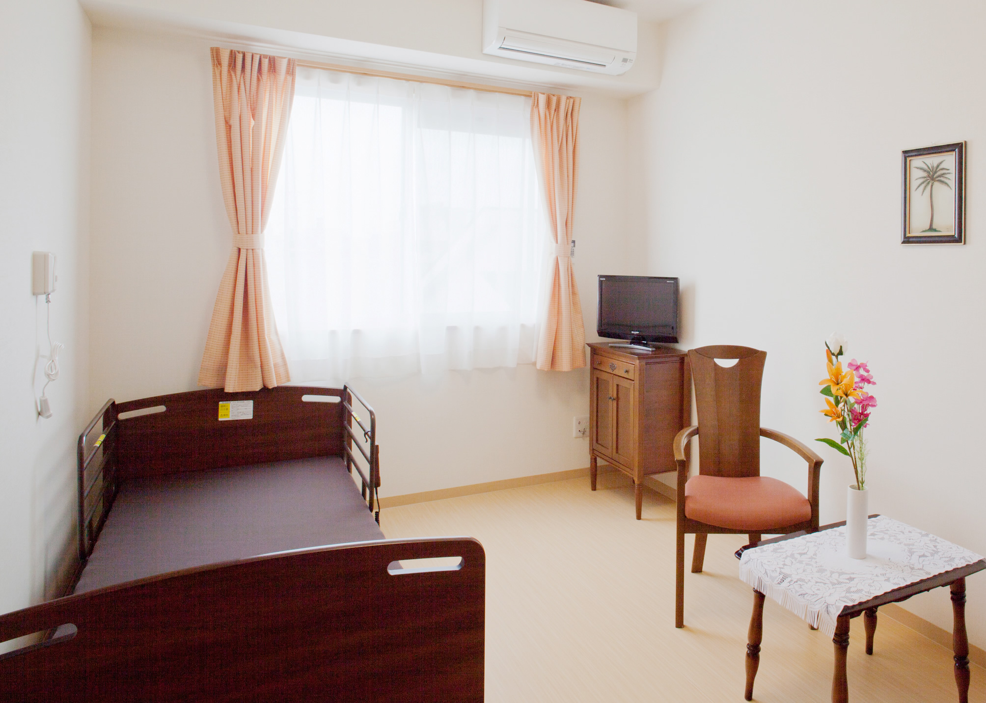 看護小規模多機能ホーム私の家なでしこ南田辺-自然光が指す住宅地に溶け込んだ施設